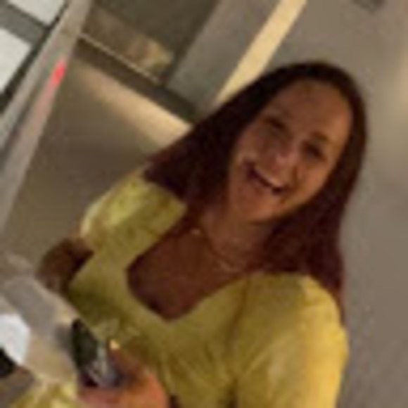 Meet your Posher, April - Picture 1 of 1